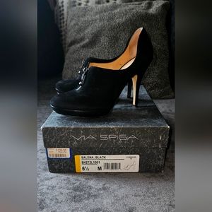 Via Spiga Salena size 6 1/2 Sophisticated and Edgy Shoe.